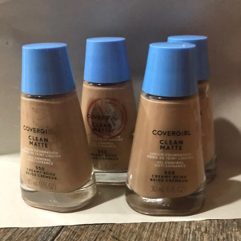 COVERGIRL Clean Matte Foundation - 550 Creamy Beige‎ Lot of 4 New